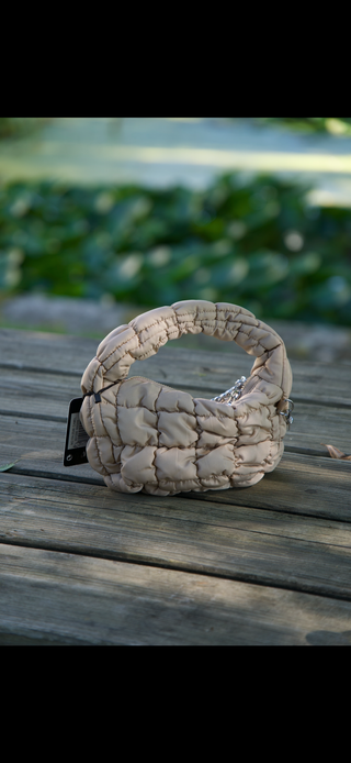 Petit sac ouatiné avec chaînette