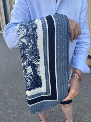 Grande écharpe mixte en viscose et soie à motif Toile de Jouy (200x60 cm)