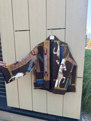 Veste matelassée légère à imprimé équestre – Col châle