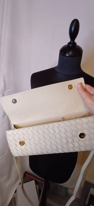 Sac baguette en cuir tressé – coloris beurre