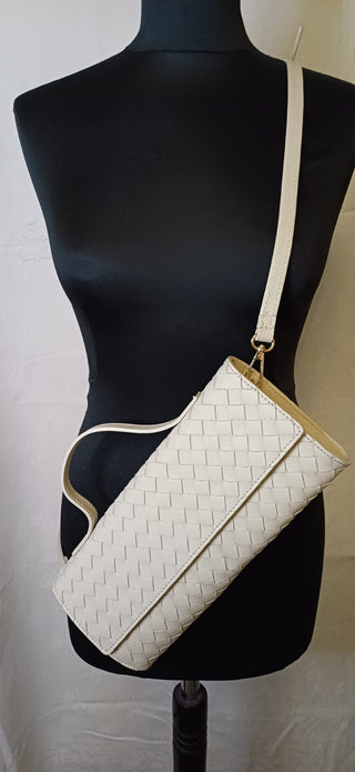 Sac baguette en cuir tressé – coloris beurre