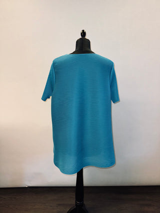 T-shirt bleu plissé